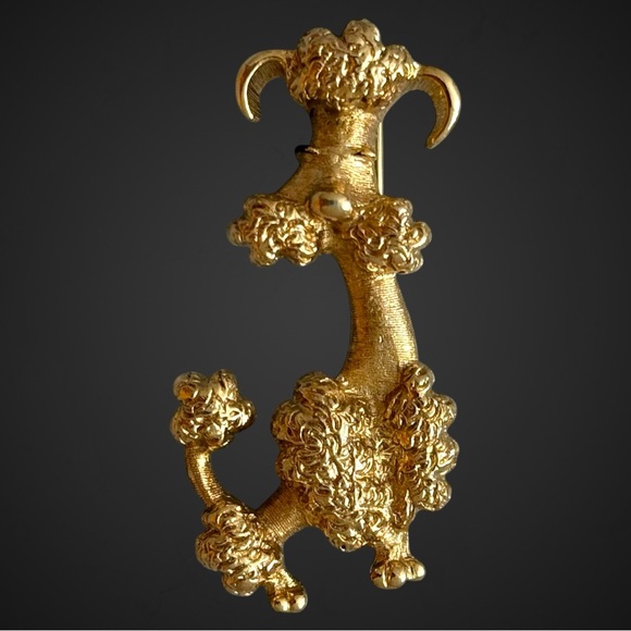 Signed Avon Vintage Gold-Tone Poodle Dog Brooch Figural 1970s Pin - Picture 3 of 7